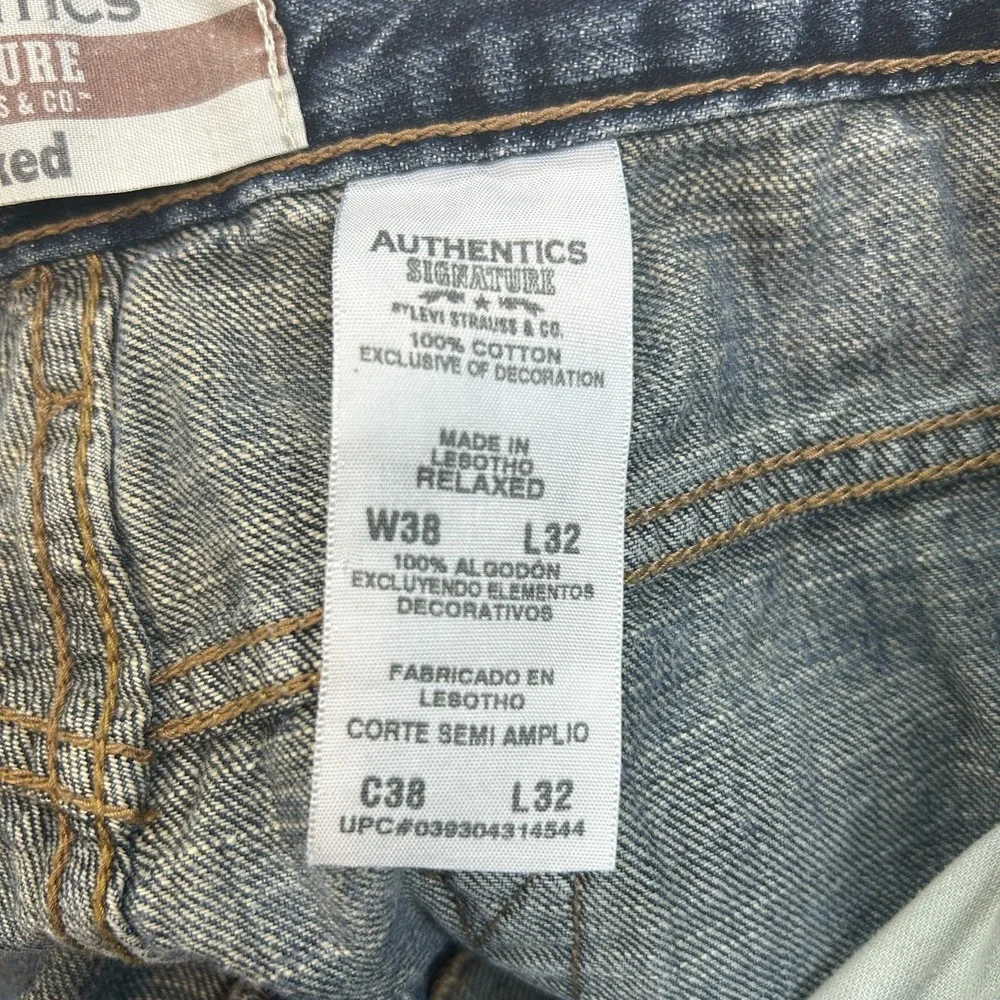 Levis signature by